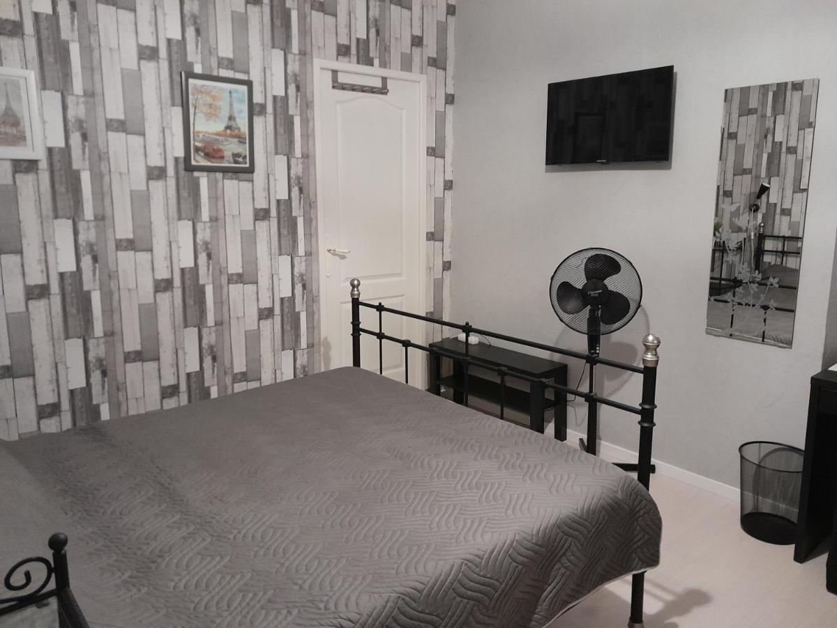 Sur La Bonnefooi Bed and Breakfast Prades-sur-Vernazobre Buitenkant foto
